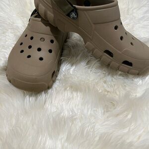 Crocs Tan Clogs with Adjustable Strap Men size 11